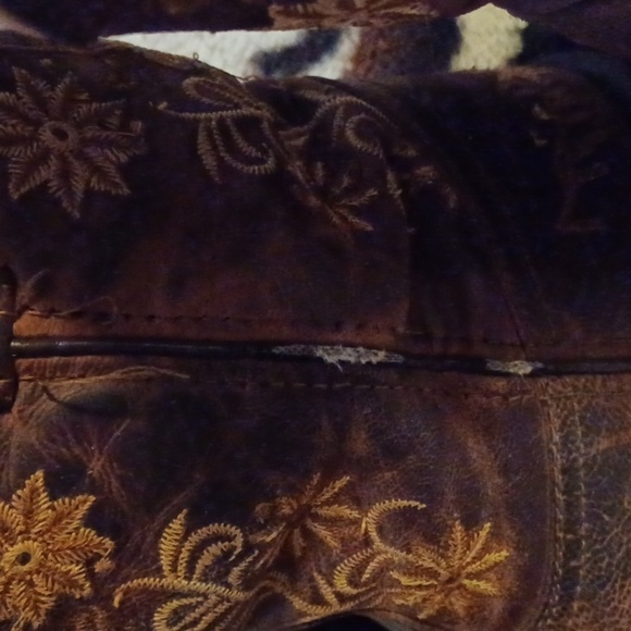 DAN POST, BROWN WITH YELLOW LOOKING DAISIES. KIDS SIZE 2.5. - Picture 4 of 9